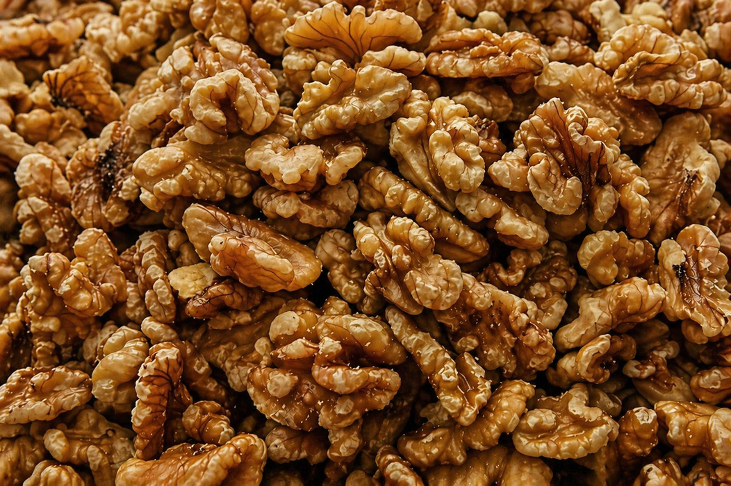 Natural Walnut Halves & Pieces – Raw, Fresh & Nutritious Snack, Ideal for Salads, Desserts & Trail Mix